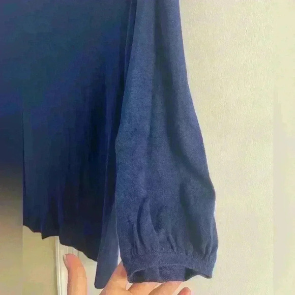 LILLY Pulitzer navy blue 10% silk crewneck pullover sweater. Medium - Picture 2 of 6